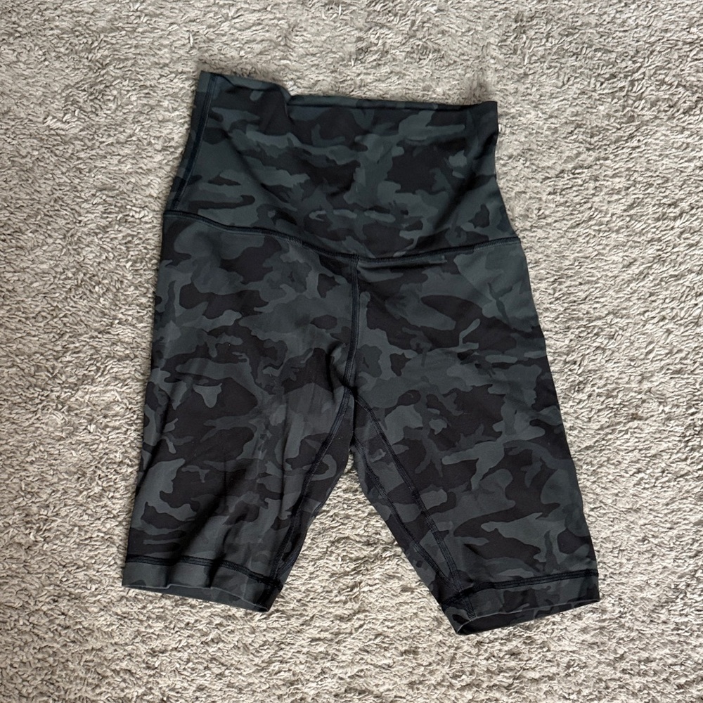 lululemon athletica High Waist Camo Shorts - Black